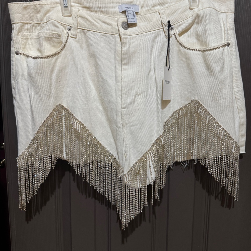 NWT Off White Denim Shorts - Rhinestone Fringe & Pocket Detailing - Plus Size